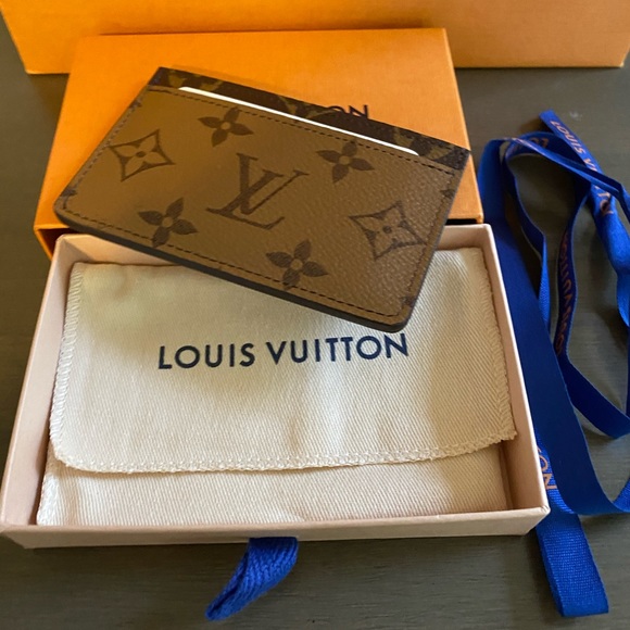 NWT Reverse LV Card Holder - Picture 3 of 7
